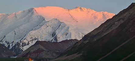 Pik Lenin dal campo base di Achik-Tash