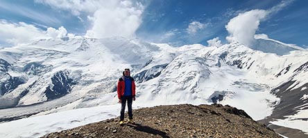 Giuseppe in cima al picco Yughiny, 5120 m