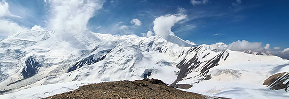 Il picco Lenin vsto dalla cima del picco Yughiny, 5120 m