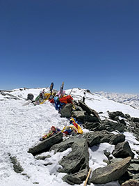La vetta del Pik Lenin, 7134 m, al centro a sx la testa bronzea di Lenin