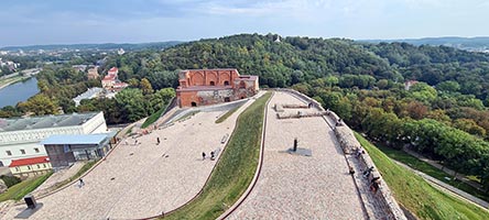 Panorama dalla torre sulla collina del castello di Gedimino al centro di Vilnius