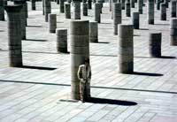 Il colonnato dell'incompiuta moschea di Hassan a Rabat
