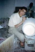 Artigiani decoratori di ceramiche a Fès
