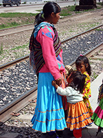 Madre india con bambini