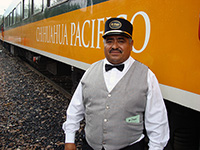 Il capotreno della linea Chihuahua-Los Mochis