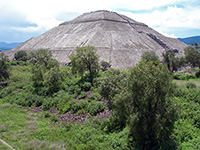 Piramide del Sole vista dallo spigolo
