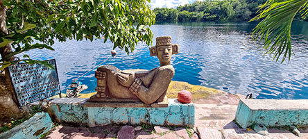 Chac Mool al cenote Azul di Bacalar
