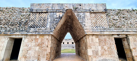 Portale d'ingresso al quadrilatero delle monache di Uxmal