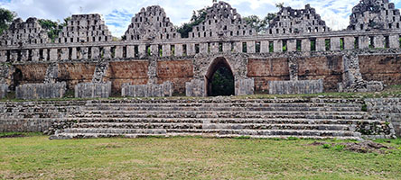 Palazzo nel quadrilatero di Uxmal