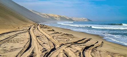 Lungo la costa atlantica in 4x4 diretti a Sandwich Harbour