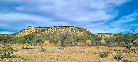 Un tipico villaggio Himba 26 km a sud di Opuwo