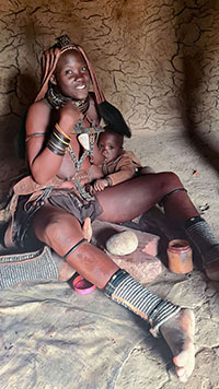 Giovane Himba con bambino