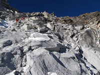 La ripida parete sotto al passo di Amphu Laptcha