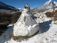 Chorten sul sentiero per Dingboche