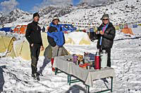 Colazione sulla neve al campo base