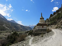 Chorten lungo la strada per Braka