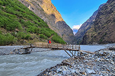 Attraversamento del fiume Marsyangdi a Tal