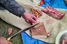 Preparazione dello stufato di carne per la cena