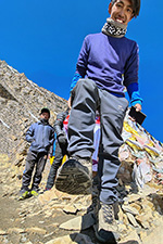 Pawan Magar in posa plastica