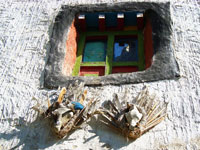 Scacciademoni in una casa di Kagbeni
