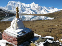 Chorten all'icy Lake
