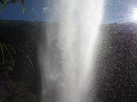 Cascata in controluce