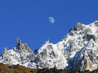 Luna sulle cime sopra Selele