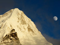 La cima del Rathong al tramonto