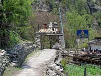 L'ingresso alla valle di Nar-Phu a Koto