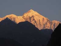 Il sole sorge sull'Annapurna
