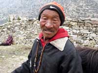 Un anziano cavaliere a Yunkar gompa