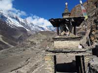 Chorten sul sentiero verso il Kang La