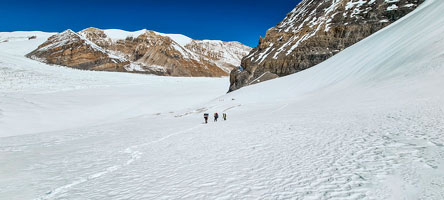 In salita verso il Saribung La