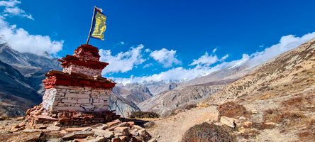 Chorten poco oltre Nagoru, lungo la pista di yak verso il Saribung La