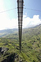 Lungo ponte sospeso sulla Budhi Gandaki nei pressi di Ekle Bhatti