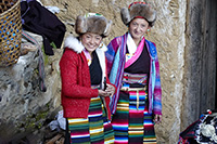 Signore in costume tradizionale a Gonhgye