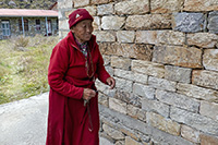 Monaca al nuovo gompa di Rachen