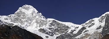 L'Himal Chuli, 7893 m, dal ghiacciaio che scende a est