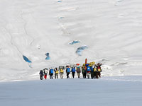 Portatori in discesa dal passo Hispar