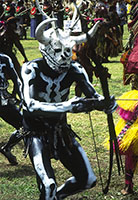 Sing singl di Mount Hagen, skeleton man