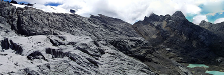L'altro lato della valle della Piramide Carstensz