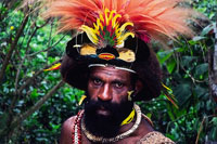 Huli Wig Men guerriero con copricapo