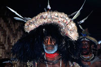 Huli Wig Men guerriero con copricapo