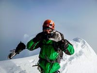 Giuseppe in vetta all'Alpamayo