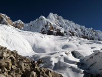 L'Alpamayo dal ghiacciaio est
