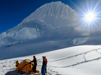 Il c1 dell'Alpamayo, 5482 m, all'alba