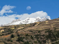 La luna sulle cime sopra Marcarà