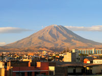 Il Misti al tramonto su Arequipa