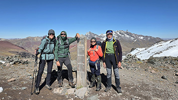 Gruppo al passo Palomani, 5150 m