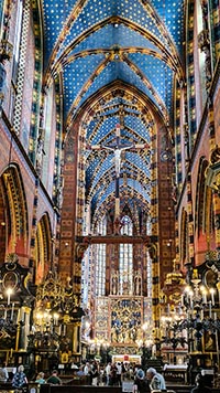 Navata centrale della basilica di Cracovia